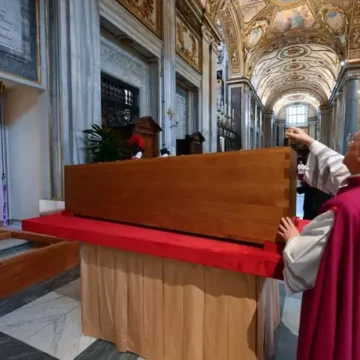 tomba papa francesco Roma. Funerali Papa Francesco. Il mondo a San Pietro, 400mila per l’addio al Pontefice