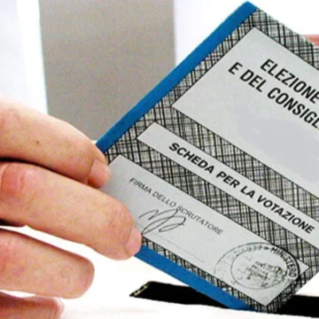 Volla. Chiuse le urna. Affluenza al 58,53%, in leggero rialzo (4%) rispetto alle elezioni comunali 2021. Verso il  ballottaggio?