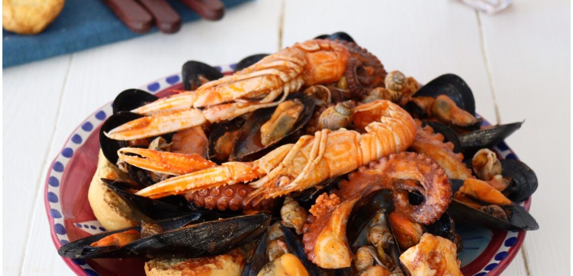 zuppa-di-cozze-napoletana Pasqua al Centro Prima Accoglienza di Napoli: la tradizionale Zuppa di Cozze Solidale per gli ospiti del dormitorio pubblico