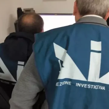 Rapporto DIA, la camorra si infiltra nelle istituzioni locali. E si adatta ai cambiamenti economici e sociali