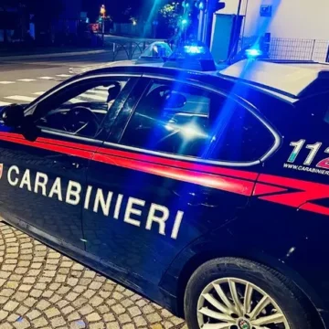 carabinieri ansa Una 31enne morta e un’altra 34enne gravemente ferita , entrambe da colpi d’arma da fuoco. E’ accaduto tra Napoli e Volla. Indagano i Carabinieri