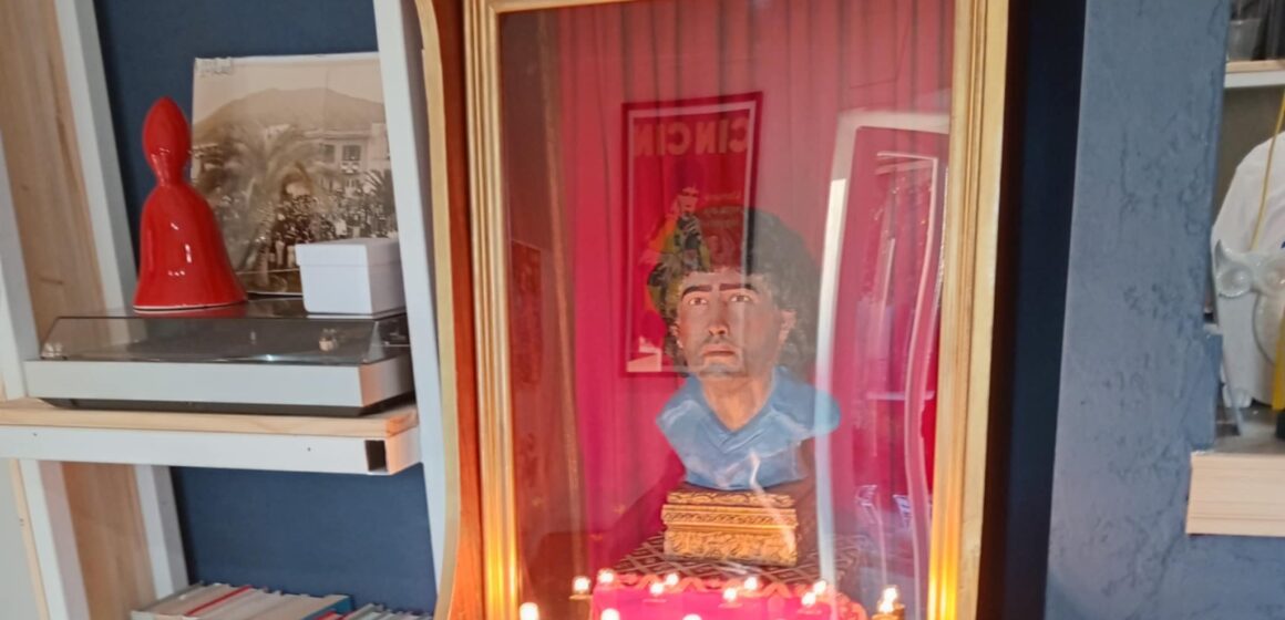 controra Pollena Trocchia. Dato il via alla Controra di Paolo Perrotta, domani in Piazza Donizetti presentazione del libro ‘Un principe Dada’ con l’autore Lamberto Lambertini