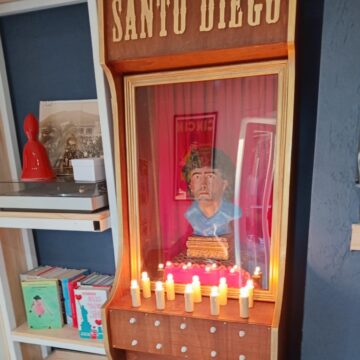 Pollena Trocchia. Dato il via alla Controra di Paolo Perrotta, domani in Piazza Donizetti presentazione del libro ‘Un principe Dada’ con l’autore Lamberto Lambertini