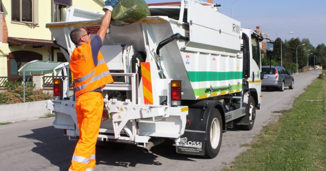 cr Modello di gestione del servizio igiene urbana. Secco no di Barbato e Pipolo a quello in house. Indecifrabile la posizione di Di Marzo. Chiunque vince le elezioni la convenzione del SAD n.4, di egemonia porticese, non passerebbe