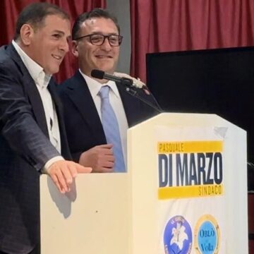 Volla. Esplode il ‘Caso Forza Italia’, bagarre(?)  ai  vertici napoletani. Liste di Pelliccia contro gli azzurri.  Arriva sen. Silvestro a sostenere il centrodestra, però, il suo ‘consigliere’ Catello Maresca  inaugurò il comitato elettorale de ‘Il Giglio’