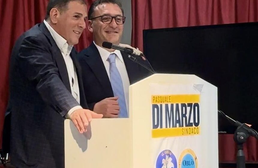 Volla. Esplode il ‘Caso Forza Italia’, bagarre(?)  ai  vertici napoletani. Liste di Pelliccia contro gli azzurri.  Arriva sen. Silvestro a sostenere il centrodestra, però, il suo ‘consigliere’ Catello Maresca  inaugurò il comitato elettorale de ‘Il Giglio’