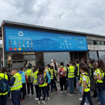 Giornata di sensibilizzazione per la raccolta differenziata all’Impianto Langella di Volla:  gli studenti di Pollena Trocchia ‘scoprono’ che i rifiuti diventano ‘risorsa’