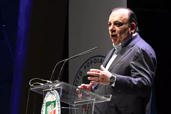 martusciello Martusciello: “Non tocca a Cirielli indicare altri nomi, dovrà provenire dal tavolo nazionale”. Bagarre Forza Italia e Fratelli d’Italia sul nome del candidato governatore della Campania