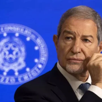 Ministro per la Protezione Civile Nello Musumeci: “Stop a tributi e mutui su case danneggiate nei Campi Flegrei”