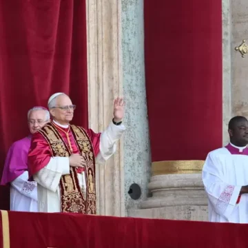 Il Papa è americano. Eletto Prevost con il nome di Leone XIV: “La Pace sia con voi”. E ringrazia Bergoglio