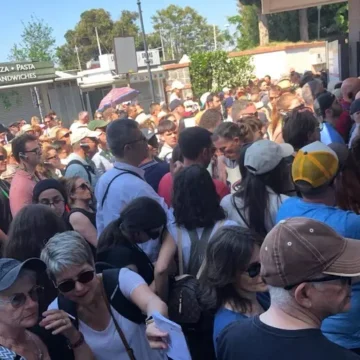 pompei scavi Caos agli scavi di Pompei. Lunghe file, protestano le guide turistiche. Boom di visitatori