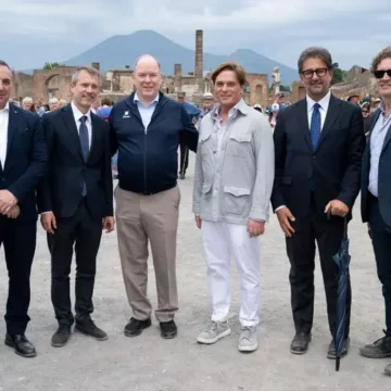 Alberto di Monaco a Pompei per la messa a mamma Grace Kelly. Dal Santuario agli Scavi, ecco la giornata del Principe di Monaco