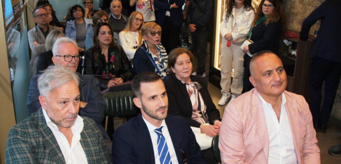 “La Mia Volla” lancia la sfida per il cambiamento. Grande partecipazione al Neo Caffè per l’incontro con Roberto Barbato, i candidati della lista civica e i consiglieri regionali Sommese e Venanzoni