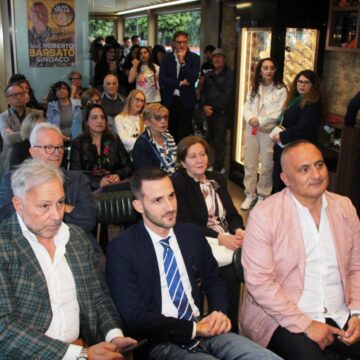 “La Mia Volla” lancia la sfida per il cambiamento. Grande partecipazione al Neo Caffè per l’incontro con Roberto Barbato, i candidati della lista civica e i consiglieri regionali Sommese e Venanzoni