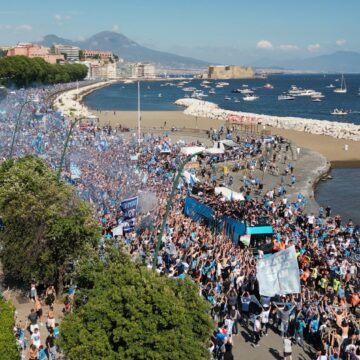 Weekend dello Scudetto: Napoli supera ogni aspettativa, 670mila presenze in città