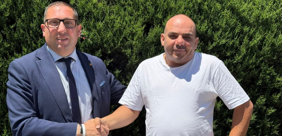 Volla. Ballottaggio, Giovannone Riccio e Volla 2025  sostengono Lino Donato. Da SEL di Nichi  Vendola a FDI e Forza Italia, ecco il vertiginoso viaggio partitico dell’ex consigliere comunale Riccio