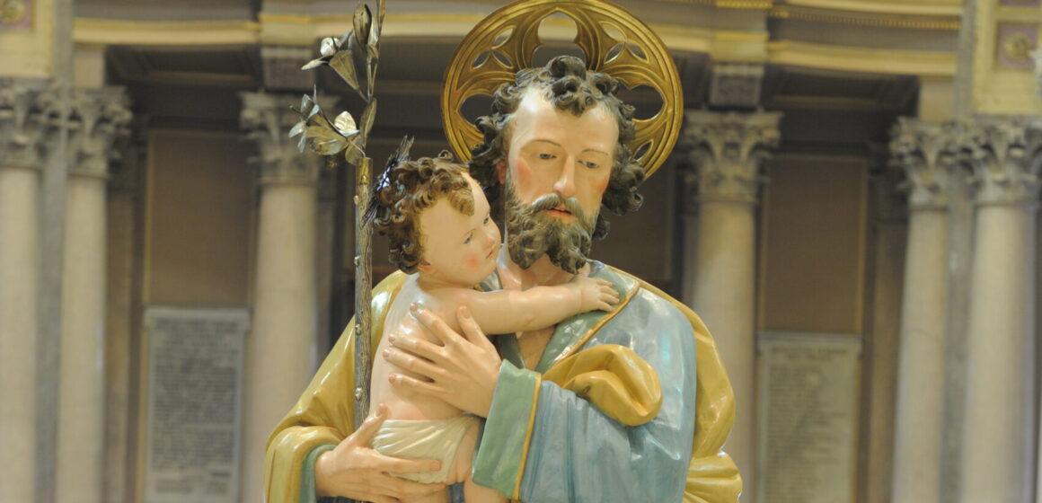 San Giuseppe Vesuviano. Le reliquie del bastone e del manto di San Giuseppe arrivano al Santuario di San Giuseppe