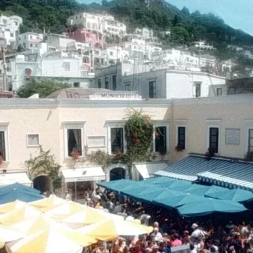 capri Capri. Ordinanza sindacale ‘antipetulanza’, vietato disturbare i turisti