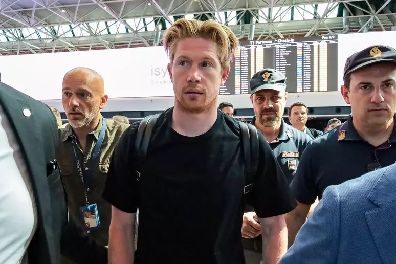 de bruyne ha firmato De Bruyne ha firmato. De Laurentiis su X: “Benvenuto Kevin”