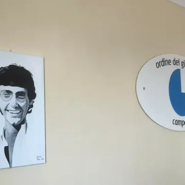 giancarlo siani odg Memoria Giancarlo Siani. 40 anni dalla morte, iniziative dell’Ordine dei Giornalisti. Esposto negli uffici il quadro di Nicholas Tolosa