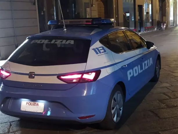ps Napoli. Due giovani feriti da colpi da arma da fuoco, spari da una persona a vordo di uno scooter