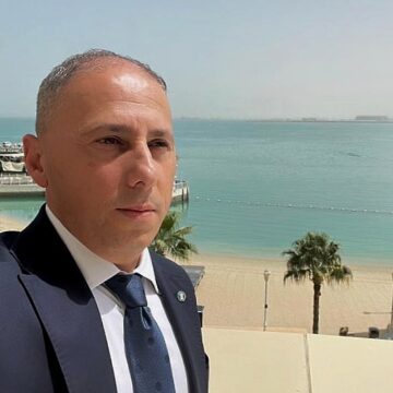 sergio vaccaro ex m5s Volla. L’ex senatore M5S Sergio Vaccaro ‘nostalgico’ della stabilità del governo Ricci (FI/AN) che concluse il mandato, vota Donato al ballottaggio, sorvolando che il ‘forzista’ Ricci non ha votato Donato, il quale in 5 elezioni si è candidato in 5 partiti diversi