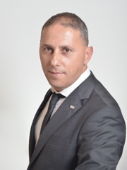 VACCARO SERGIO Volla. Ex sen Sergio Vaccaro : “Donato ha mantenuto la sua identità politica rifiutando alleanze al ballottaggio.”. Inesatto: Donato ha stretto alleanze con Volla 2025, Uniamo Volla e l’ex PDCI e PD Gianluca Pipolo, rappresentante di lista per il centrodestra