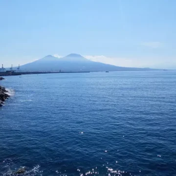 vesuvio golfo Vesuvio. Boom di visite al Cratere, oltre 2.300 visite nel giorno della Festa della Repubblica