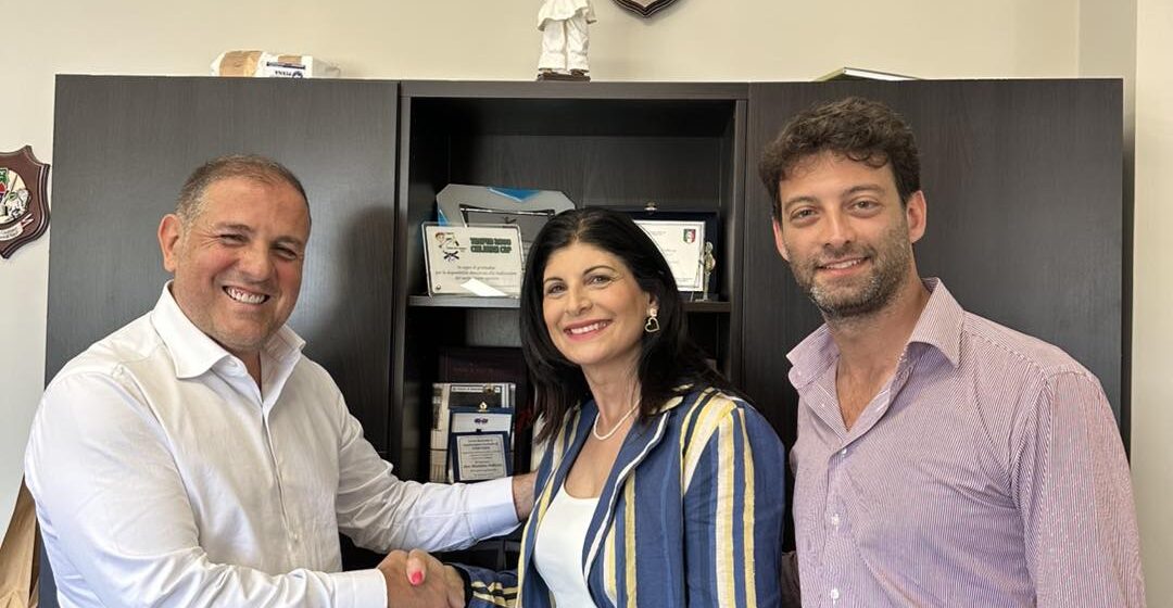 Volla. Ecco la Giunta, entra Pelliccia(Forza Italia) con Bianca Incarnato (Il Giglio). Sindaco Di Costanzo  vara l’Accozzaglia Vollese, esplode Patto per Volla. Ruotolo vicesindaco e alla Petrone (PD)  i Lavori Pubblici