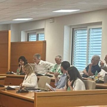 Volla. Consiglio comunale, duro attacco di Simona Mauriello al sindaco e ai Moderati per Volla: “Per la scelta della presidenza consiliare a Manfellotti sono prevalse logiche arroganti, presuntuose e maschiliste.”