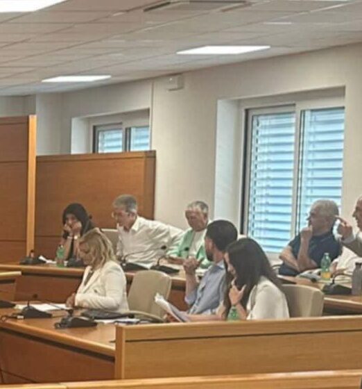 Volla. Consiglio comunale, duro attacco di Simona Mauriello al sindaco e ai Moderati per Volla: “Per la scelta della presidenza consiliare a Manfellotti sono prevalse logiche arroganti, presuntuose e maschiliste.”