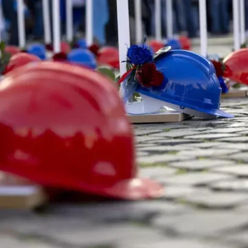 Napoli. Incidente sul lavoro, tre operai sono morti cadendo da un montacarichi all’Arenella. Stavano lavorando per la ristrutturazione di un palazzo