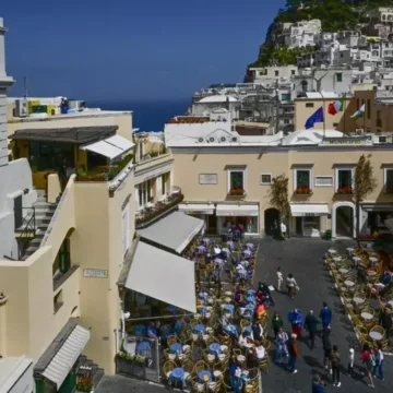 Scippo da 300.000€. Componente Camera dei Lord scippato dell’orologio a Capri, indagini in corso