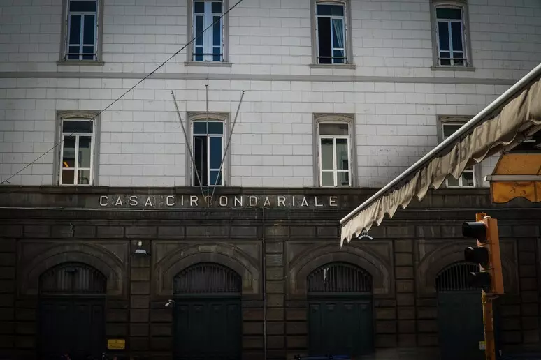 carcere poggioreale Napoli. Evasione dei due extracomunitari al carcere di Poggioreale. Uno è stato catturato