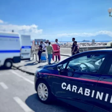 Napoli. Ombrellone selvaggio, sequestri  a ‘Mappatella beach’. Scoperto noleggio di sedie e ombrelloni senza autorizzazione