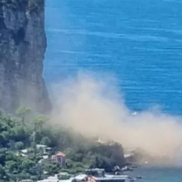 Vico Equense. Smottamento costone, nessun ferito. Avvertiti un boato e una nuvola di polvere
