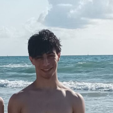 Christian Rullo, 17enne eroe di Cercola, il 6 agosto salvò in mare un anziano, lancia l’appello: “Sarebbe bello conoscere il nome di questa persona per poterla abbracciare”