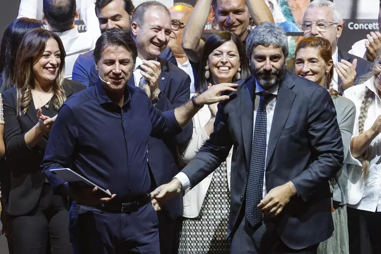 conte fico Elezioni Regionali. Roberto Fico sarà il candidato governatore, annuncio ufficiale nei prossimi giorni: Giuseppe Conte atteso a Napoli