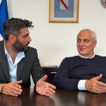 L’assessore regionale Nicola Caputo punterebbe sulla candidatura di  Erasmo Scotti per il collegio di Napoli. Scotti, ex consigliere comunale a Nola, subì intimidazioni dalla criminalità