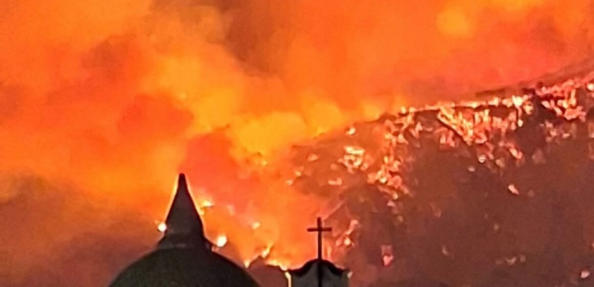 fiamme terzgno vesuvio Fiamme sul Vesuvio, attivato tavolo permanente in Prefettura