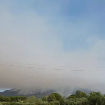 Fiamme sul Vesuvio.  Mobilitazione senza sosta contro l’incendio, in arrivo  colonne mobili di protezione civile da altre regioni