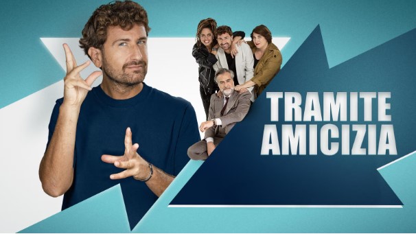 tramite amicizia siani Questa sera, 12 agosto, alle ore 21,30 su Rai 1 arriva “Tramite amicizia” di e con Alessandro Siani