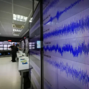 ansa- invg Campi Flegrei. Scossa di magnitudo 4 alle ore 4.55. In corso sciame sismico