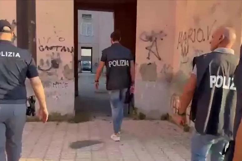 blitz caivano Caivano. Blitz interforze, 150 agenti delle forze dell’ordine con i Vigili del Fuoco in azione sul territorio