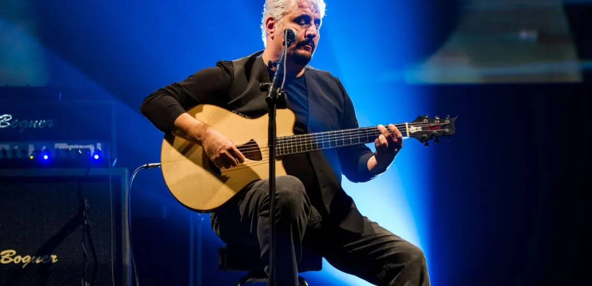 Questa sera – 11 settembre – su  Rai Radio2  la chitarra storica di Pino Daniele con Fiorella Mannoia Giuliano Sangiorgi. Dalle 21,00  su digitale terrestre (202)  e su Ray Play