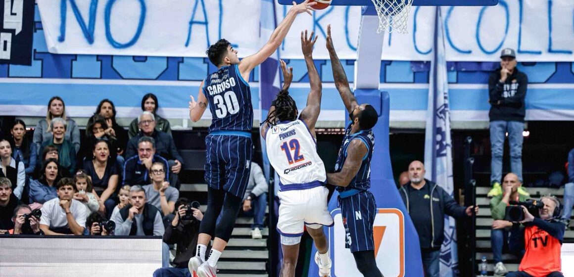 Secondo match casalingo per il Napoli Basket. Nel pomeriggio arriva all’Alcott Arena Reggio Emilia. Diretta tv alle 17,30 su LBA TV