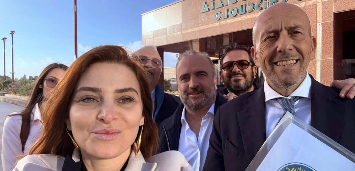 deoutati che presentano la lista fdi napoli - regionali 2025 Napoli. Presentata la lista di Fratelli d’Italia. Tra gli uscenti Pisacane e Nonno, competitiva l’imprenditrice Lea Romano. Ecco la lista completa a sostegno del candidato presidente Edmondo Cirielli