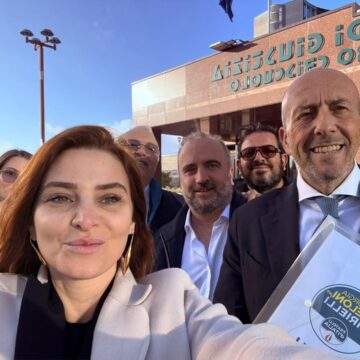 Napoli. Presentata la lista di Fratelli d’Italia. Tra gli uscenti Pisacane e Nonno, competitiva l’imprenditrice Lea Romano. Ecco la lista completa  a sostegno del candidato presidente Edmondo Cirielli