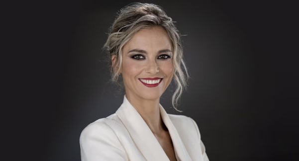 fialdini attenti al libro rai 3 Questa sera su Rai 3 Francesca Fialdini conduce ‘Attenti al Libro’. Tra gli ospiti lo scrittore napoletano Maurizio De Giovanni