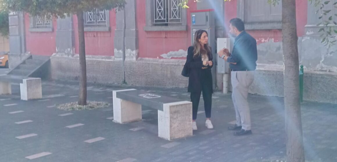 ilardo e riccardi in piazza libertà cercola - ore 12 09 Cercola. L’assessore Annunziata Ilardo invoca il rispetto della privacy, risponde il direttore di TuttoVesuvio: foto con il dipendente Riccardi in piazza scattata in rispetto del diritto di cronaca